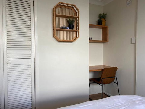 Private Guesthouse - Pet Friendly - Walk To Beach - Accommodation ACT 3