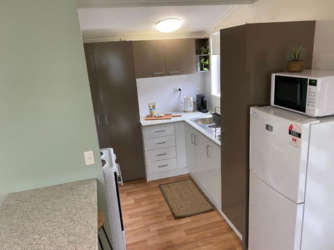 Private Guesthouse - Pet Friendly - Walk To Beach - Accommodation ACT 1