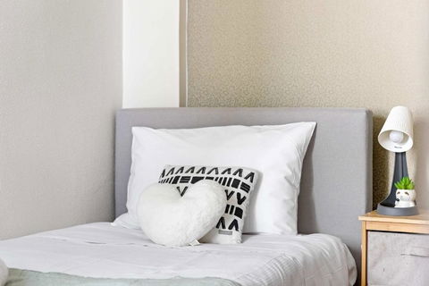 Private Single Room - Conveniently Located At Glebe - Shared Bathroom - Accommodation ACT 1