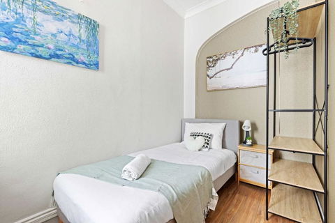 Private Single Room - Conveniently Located At Glebe - Shared Bathroom - Accommodation ACT 0