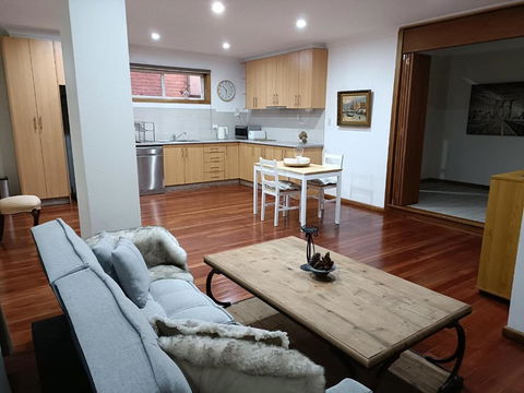 Quiet Nature-Filled Ground Floor Unit - Accommodation ACT 2