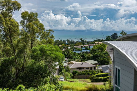 Austinmer - Cannonvale - Accommodation ACT 2