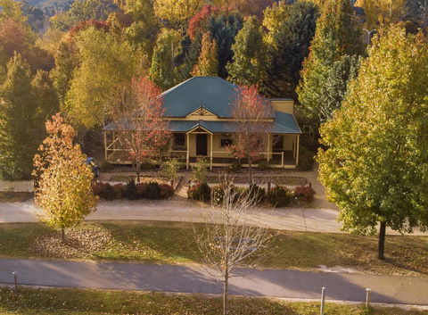 Autumn Beauty - Cottage 3 - Accommodation ACT 0