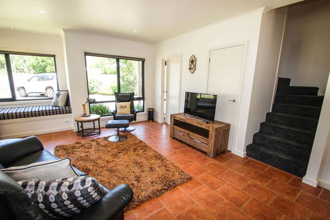 Avignon In Bright - Accommodation ACT 3