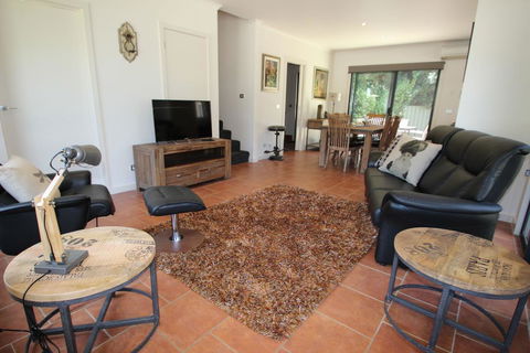 Avignon In Bright - Accommodation ACT 0