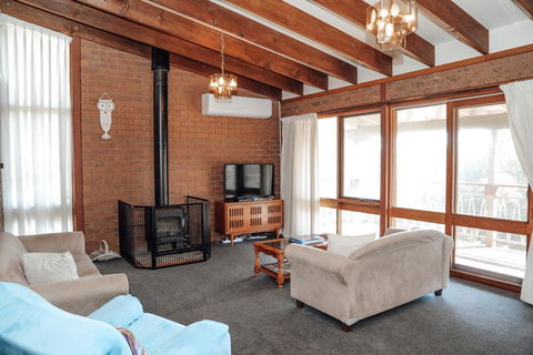 Banksia Beach House - Accommodation ACT 1