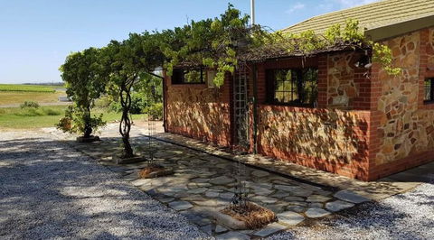 Barossa Glen - Henri's Cottage - Bed & Breakfast - Accommodation ACT 0