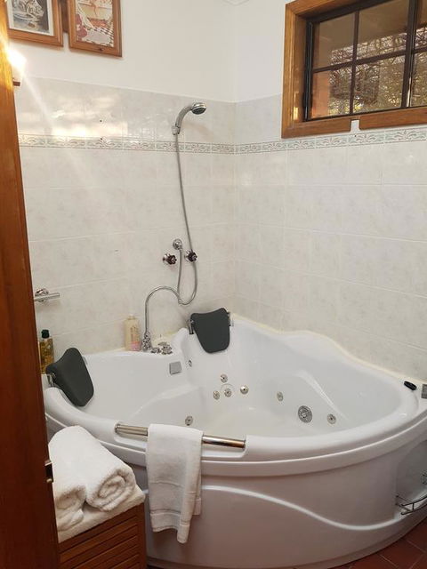 Barossa Glen - Henri's Cottage - Bed & Breakfast - Accommodation ACT 3