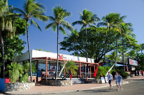 Base Airlie Beach - Accommodation ACT 0