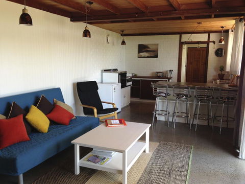Base BnB - Accommodation ACT 0