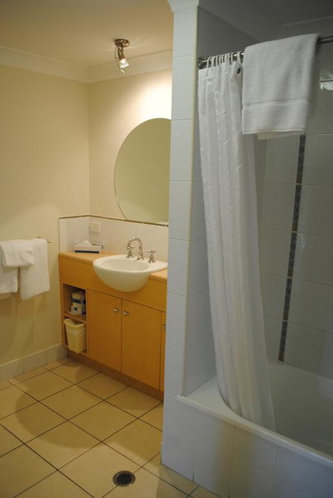 Bay Village Tropical Retreat & Apartments - Accommodation ACT 3