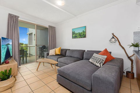 BEACH BLISS LUXURIOUS APARTMENT With POOL - Accommodation ACT 3