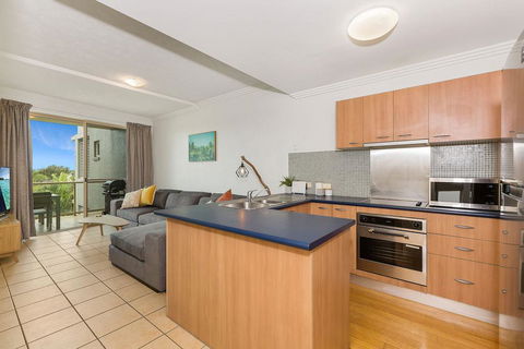 BEACH BLISS LUXURIOUS APARTMENT With POOL - Accommodation ACT 1