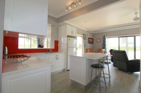 Beachfront 6, 25 Willow Street - Accommodation ACT 3
