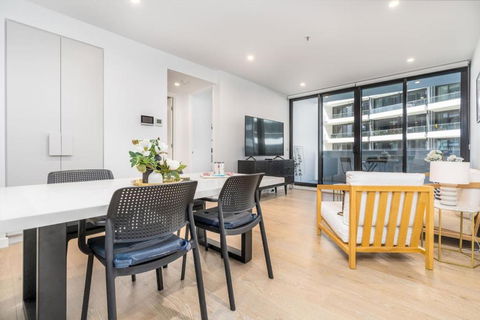 Restful Apt Near ANZAC Park West - Accommodation ACT 0