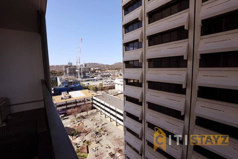 Red Rose Retreat - 1bd 1bth 1CarSp Apt - Accommodation ACT 2