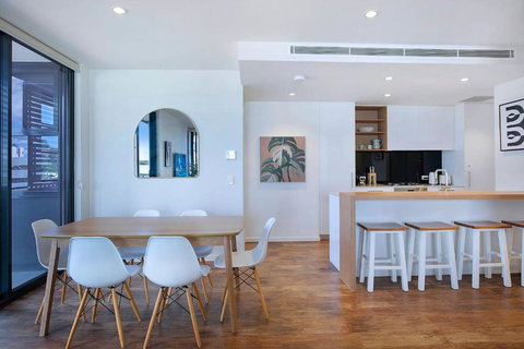 Regatta Hideaway - A Breezy Balcony Residence - Accommodation ACT 2