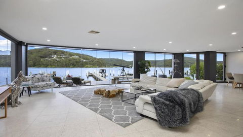Riptides Booker Bay -Waterfront Apartment, Walk To Shops & Cafes - Accommodation ACT 0