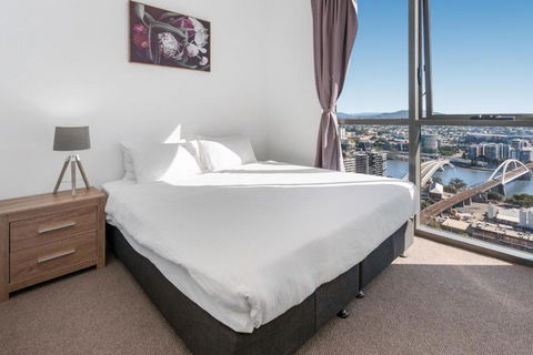 River-View Unit With Rooftop Pool Near Museums - Accommodation ACT 3