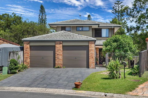 Riverfront Oasis In Elanora - Accommodation ACT 2