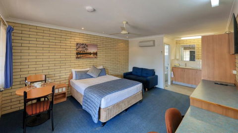 Riverland Motor Inn - Accommodation ACT 2