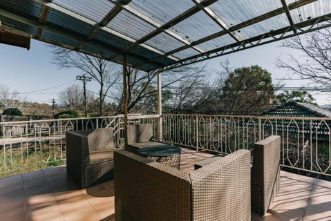 Restful Canberra Retreat In Spacious Terrace Home - Accommodation ACT 2
