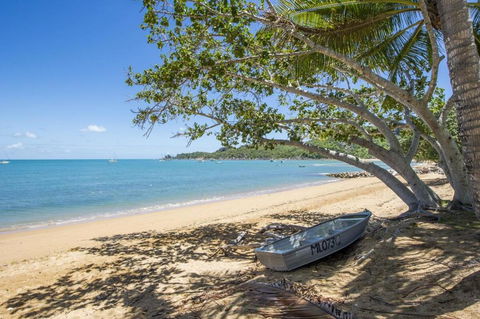 SAILS 9 Beachfront Getaway Horseshoe Bay - Accommodation ACT 1