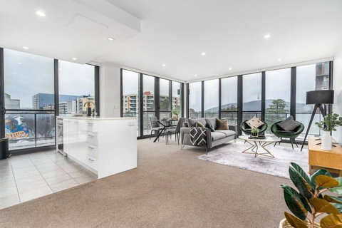 Roomy 2BR 2BA City-Centre Apt - Accommodation ACT 0