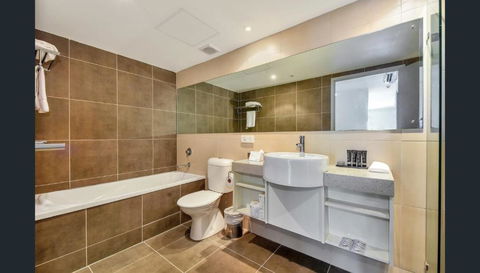 Room With Kitchen At Pandanus - Accommodation ACT 1