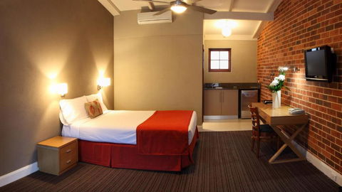 Rose & Crown Hotel - Accommodation ACT 1