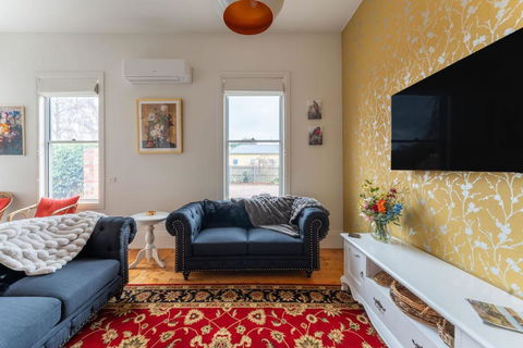 Rose Villa Heritage Home With Parking & WiFi - Accommodation ACT 3