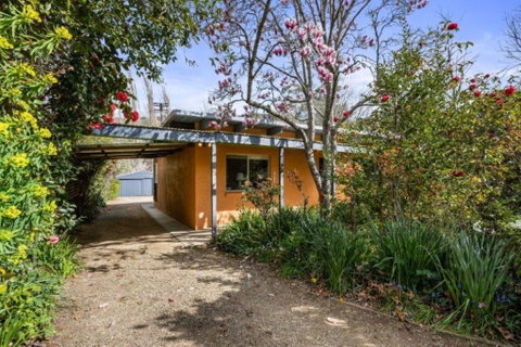 Roses On The River - An Absolute River Frontage Cottage - Accommodation ACT 1
