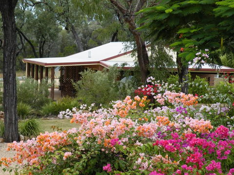 Rubyvale Motel & Holiday Units - An Adults Only Getaway - Accommodation ACT 2