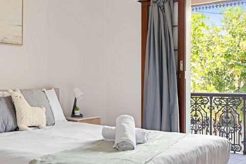 Rustic Queen Room In Glebe - Next To USYD - Shared Bathroom - Accommodation ACT 1