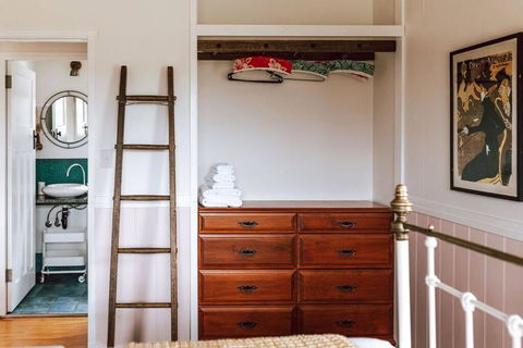 S U N S E T S H A C K Binalong - Accommodation ACT 2