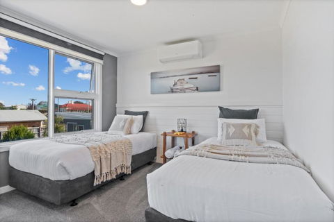 SALTAIR Beach House Right In Town - Accommodation ACT 2