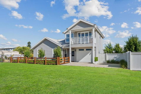 SALTAIR Beach House Right In Town - Accommodation ACT 0