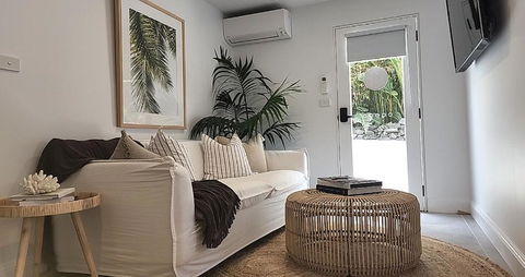 SALTY PALMS -Seaside Studio Apartment - Accommodation ACT 3