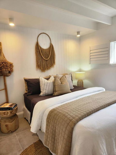 SALTY PALMS -Seaside Studio Apartment - Accommodation ACT 1