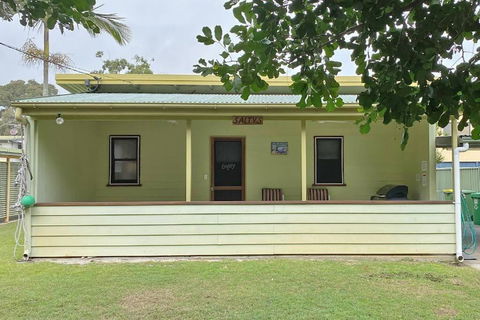 SALTYS AMITY POINT - Accommodation ACT 0