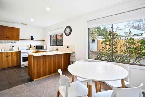 Sandy Bay Cozy Cottage Close To CBD - Accommodation ACT 1