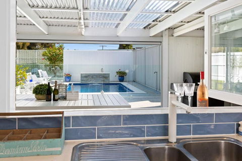 SANTORINI BEACH HOUSE SAFETY BEACH - Accommodation ACT 3