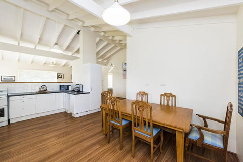 Sheoak On Wedge - Well Appointed Property Close To Beach - Accommodation ACT 2