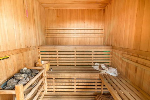 Shailer Park-House & Granny Flat - Pool, Sauna-Ideal For Groups - Accommodation ACT 3