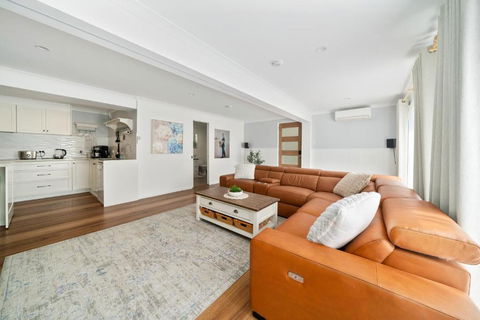 Shailer Park-House & Granny Flat - Pool, Sauna-Ideal For Groups - Accommodation ACT 2