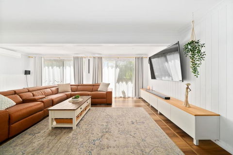 Shailer Park-House & Granny Flat - Pool, Sauna-Ideal For Groups - Accommodation ACT 0