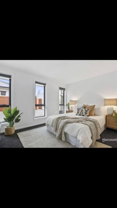Spacious House Close To Hobart CBD WiFi And New Sony QLED Smart TV - Accommodation ACT 2