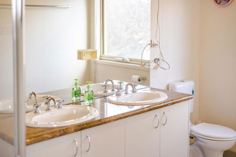 StayAU Family Home Comfort In Caroline Springs - Accommodation ACT 3