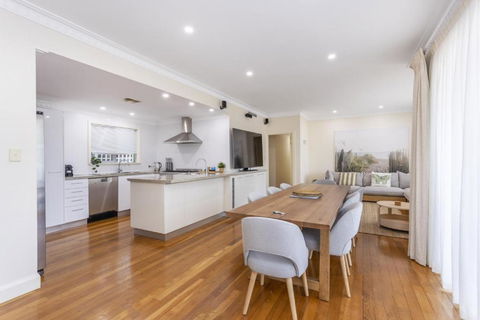 Swanbourne Family Home - Executive Escapes - Accommodation ACT 0
