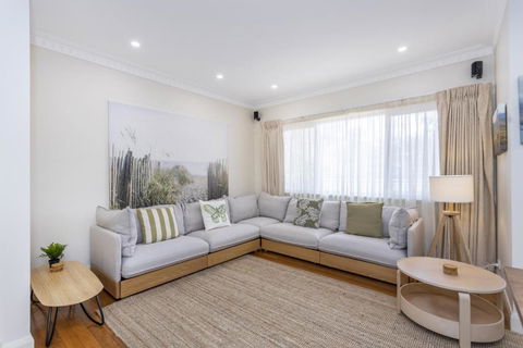 Swanbourne Family Home - Executive Escapes - Accommodation ACT 1